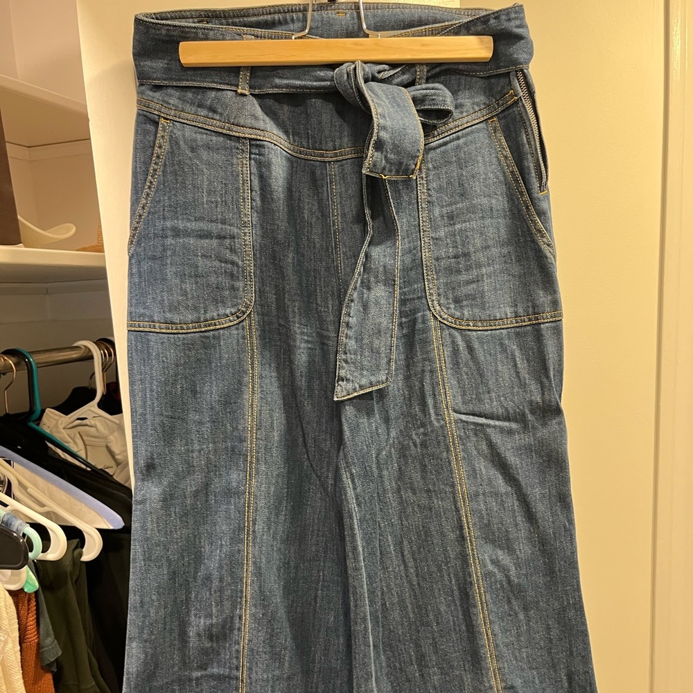 Anthropologie. Size 28. Wide leg with belt jeans.